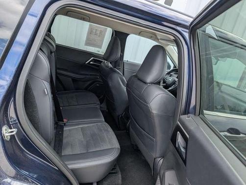 Cosmic Blue Metallic 2025 Mitsubishi Outlander SE