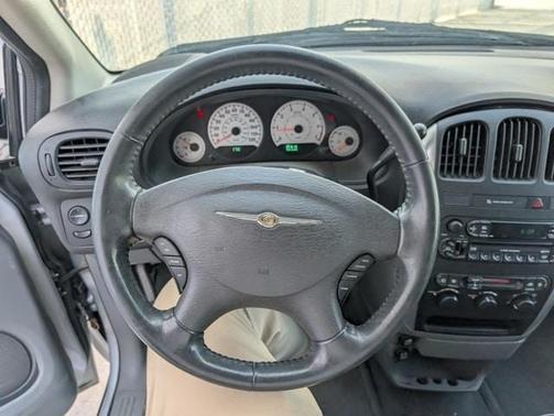 2005 Chrysler Town & Country Touring