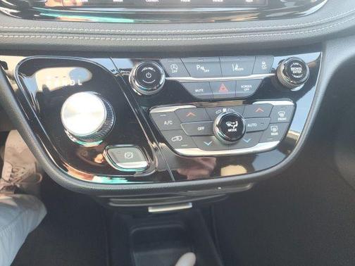 White 2027 Chrysler Pacifica SELECT