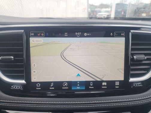 Bright White Clearcoat 2026 Chrysler Pacifica Limited