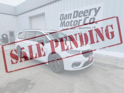 Bright White Clearcoat 2026 Chrysler Pacifica Limited