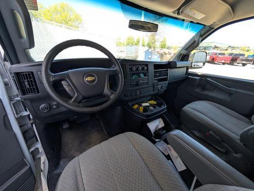 Summit White 2016 Chevrolet Express 3500 LT