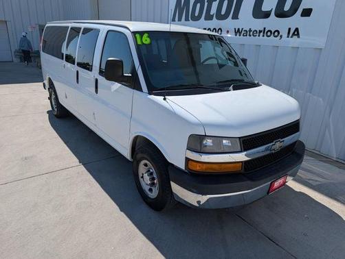 Summit White 2016 Chevrolet Express 3500 LT