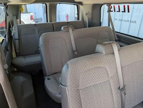 Summit White 2016 Chevrolet Express 3500 LT