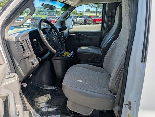 Summit White 2016 Chevrolet Express 3500 LT