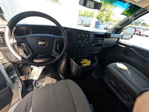 Summit White 2016 Chevrolet Express 3500 LT