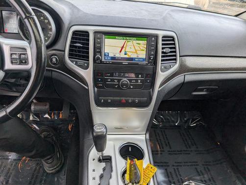 Bronze Star Pearlcoat 2011 Jeep Grand Cherokee Laredo
