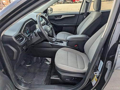 Agate Black Metallic 2022 Ford Escape SE