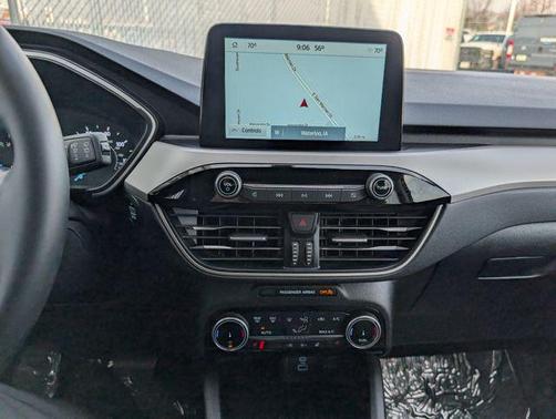 Agate Black Metallic 2022 Ford Escape SE