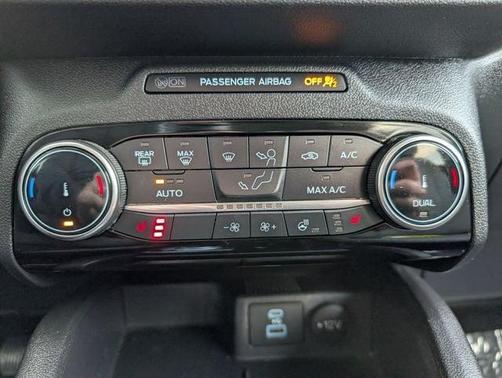 Agate Black Metallic 2022 Ford Escape SE