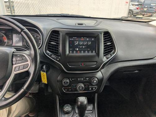 Bright White Clearcoat 2020 Jeep Cherokee Latitude