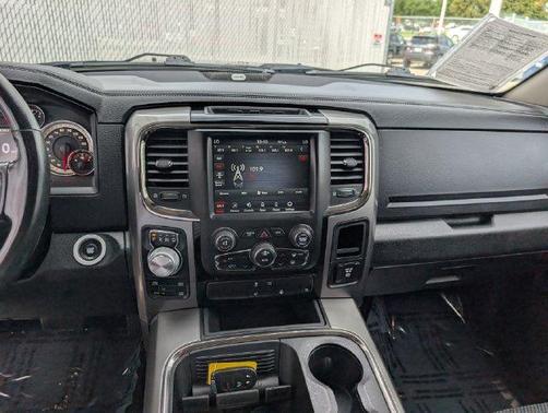 Brilliant Black Crystal Pearlcoat 2018 RAM 1500 Sport
