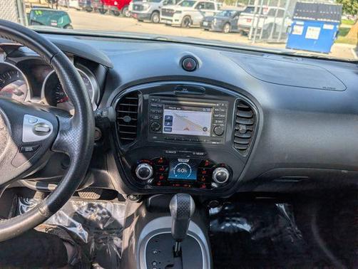 Chrome Silver 2012 Nissan Juke SV
