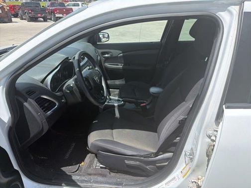 Bright White Clearcoat 2013 Dodge Avenger SE