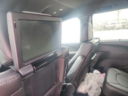 Bright White Clearcoat 2026 Chrysler Pacifica Select