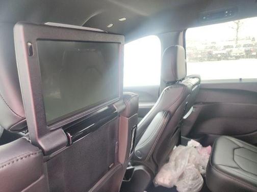 Bright White Clearcoat 2026 Chrysler Pacifica Select