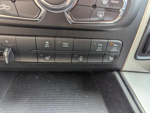 2015 RAM 1500 SLT