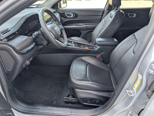 Silver Zynith 2025 Jeep Compass Trailhawk