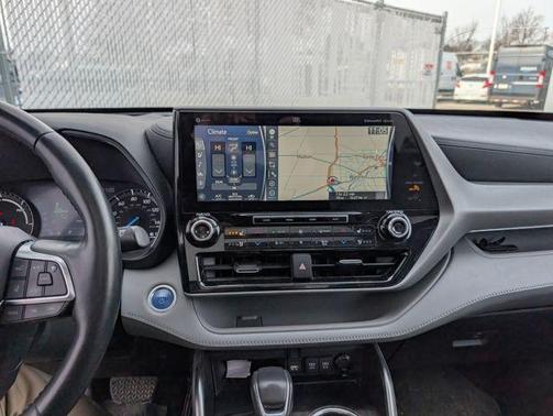 2021 Toyota Highlander Hybrid Platinum