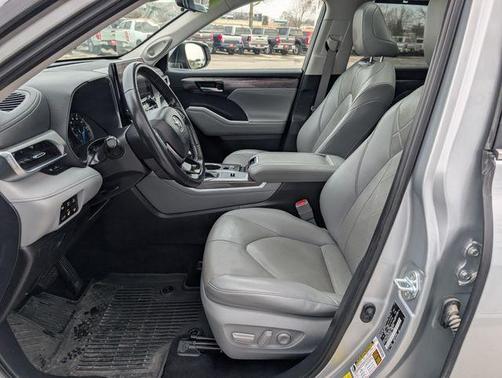 2021 Toyota Highlander Hybrid Platinum
