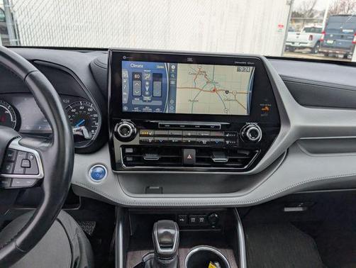 2021 Toyota Highlander Hybrid Platinum