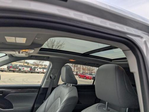 2021 Toyota Highlander Hybrid Platinum