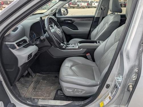 2021 Toyota Highlander Hybrid Platinum