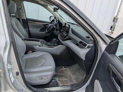 2021 Toyota Highlander Hybrid Platinum