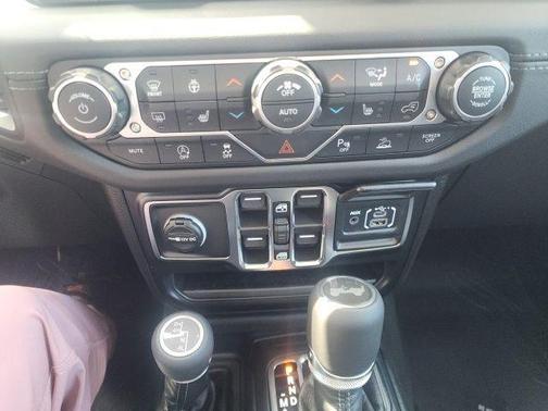Tuscadero Pearlcoat 2026 Jeep Wrangler Sahara