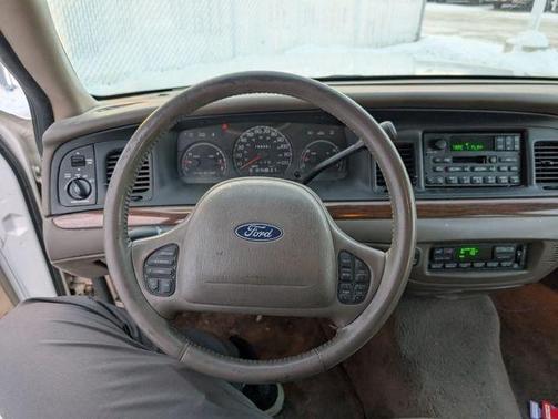 2002 Ford Crown Victoria LX