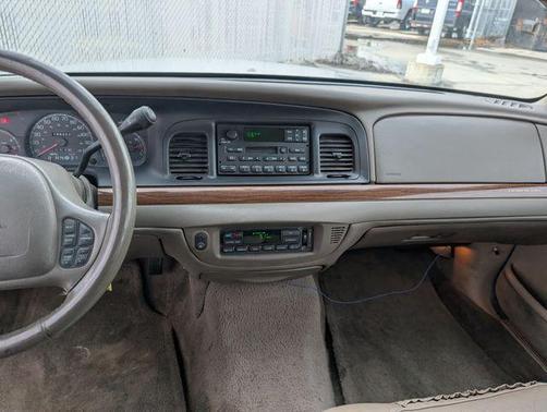 2002 Ford Crown Victoria LX