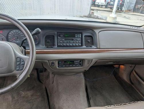2002 Ford Crown Victoria LX