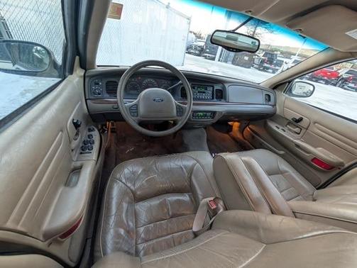 2002 Ford Crown Victoria LX