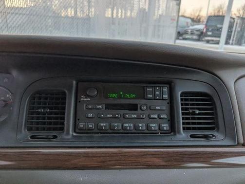 2002 Ford Crown Victoria LX