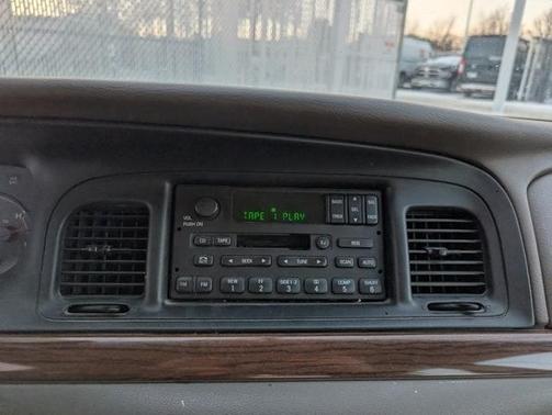 2002 Ford Crown Victoria LX