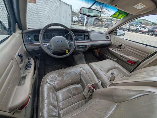 2002 Ford Crown Victoria LX