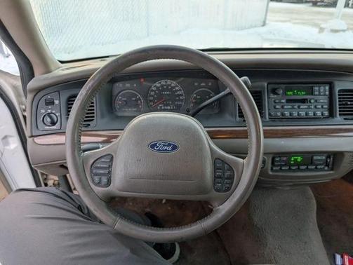 2002 Ford Crown Victoria LX