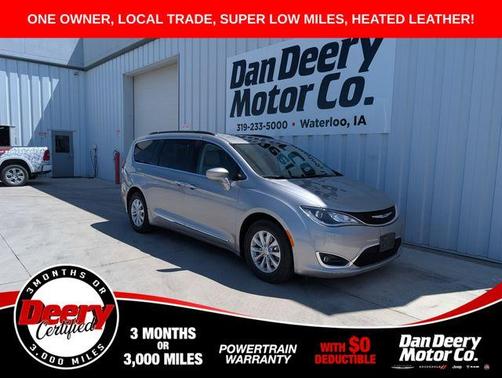 Billet Silver Metallic Clearcoat 2017 Chrysler Pacifica Touring-L