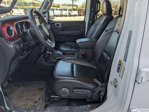 Bright White Clearcoat 2023 Jeep Wrangler Rubicon