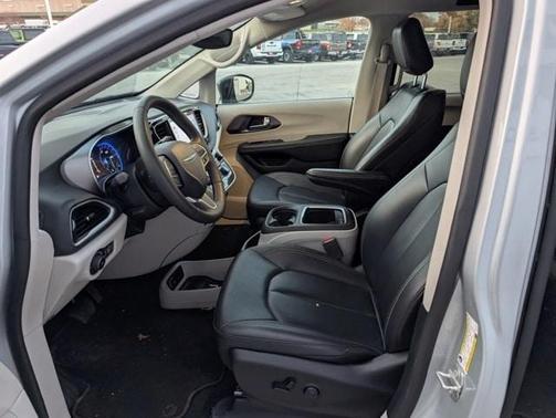 2024 Chrysler Pacifica Touring-L