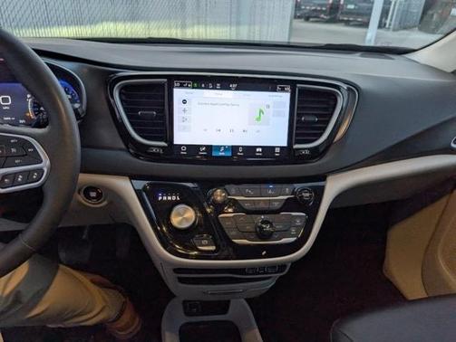 2024 Chrysler Pacifica Touring-L