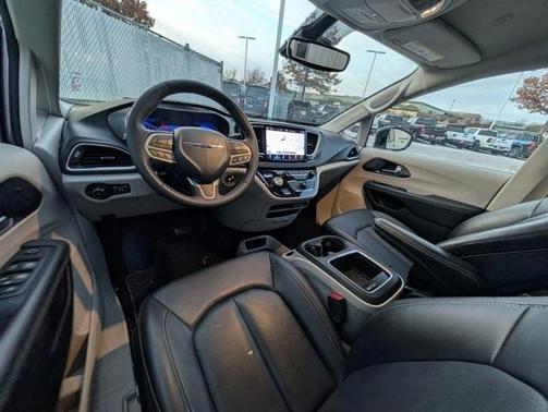 2024 Chrysler Pacifica Touring-L