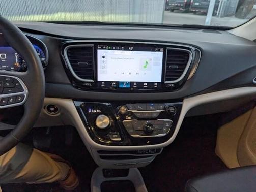 2024 Chrysler Pacifica Touring-L