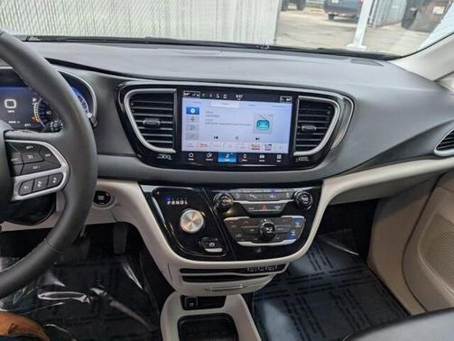 2024 Chrysler Pacifica Touring-L