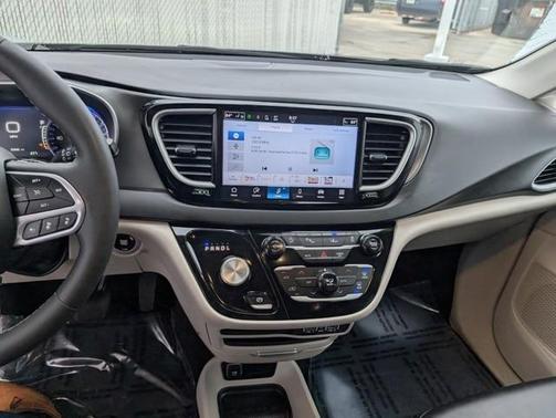 2024 Chrysler Pacifica Touring-L