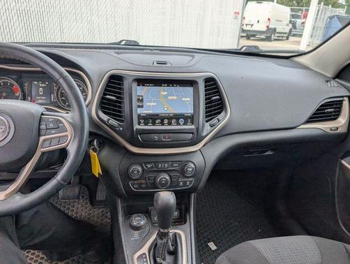 Granite Crystal Clearcoat Metallic 2017 Jeep Cherokee Latitude