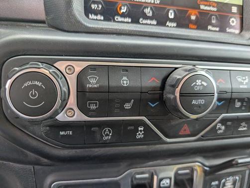 Sting Gray Clearcoat 2021 Jeep Gladiator Mojave