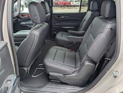 Sandstone Gray 2026 Chevrolet Traverse Z71