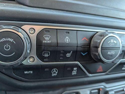 Bright White Clearcoat 2023 Jeep Gladiator Sport