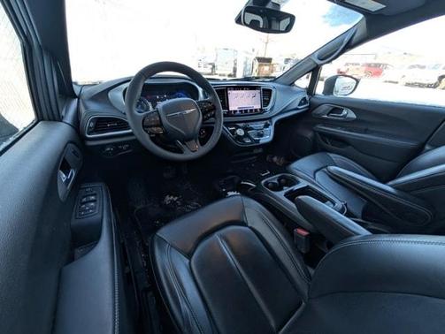 2023 Chrysler Pacifica Touring-L